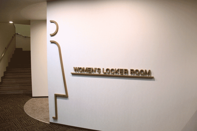 WOMEN'S LOCKER　ROOM